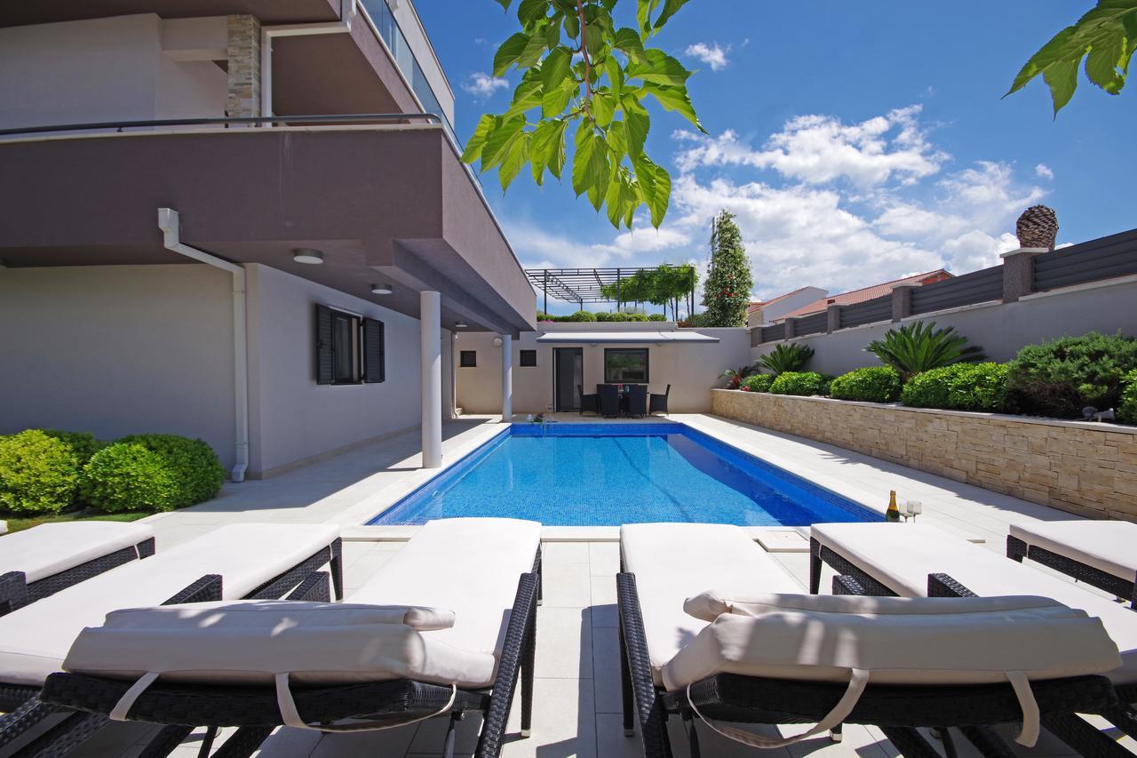 Villa Lucas โปดสตรานา ภายนอก รูปภาพ